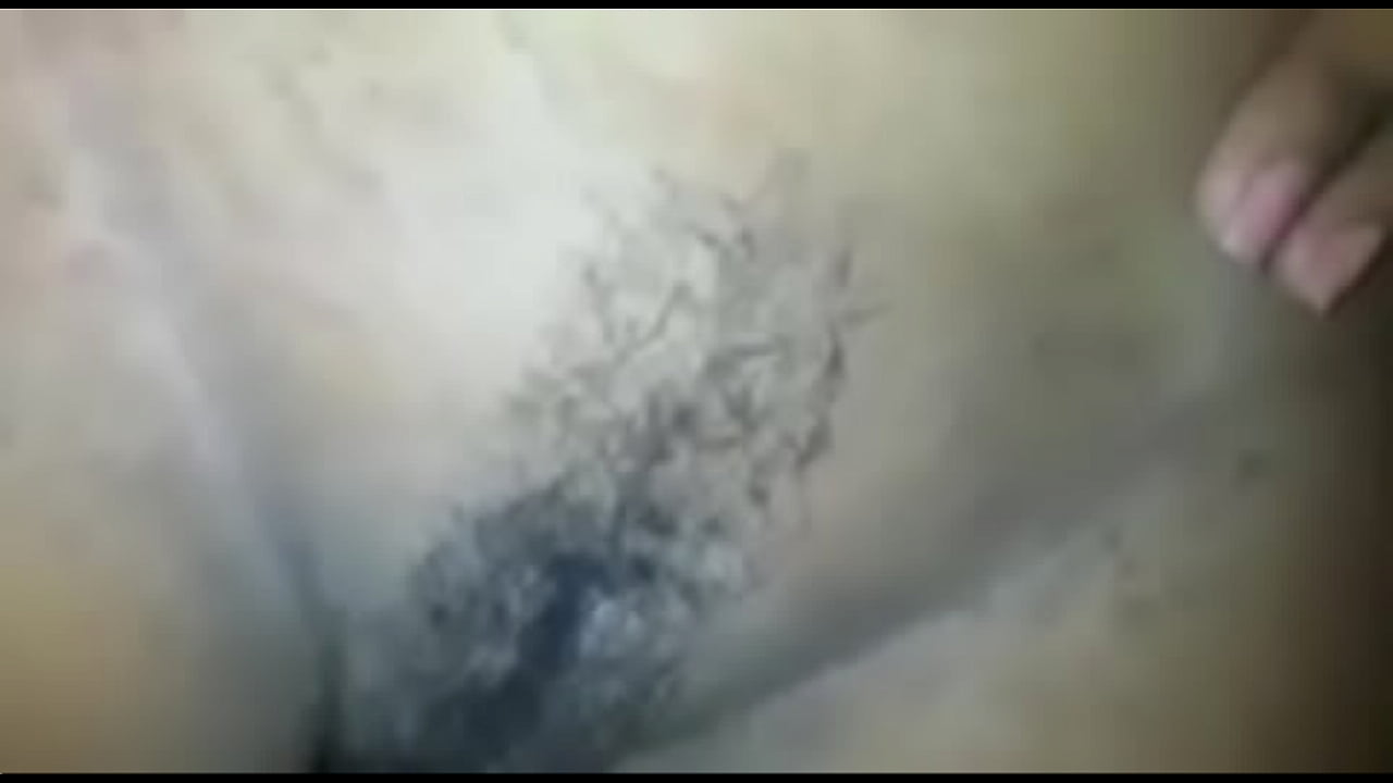 namorada mulata se tocando com o dedinho 2