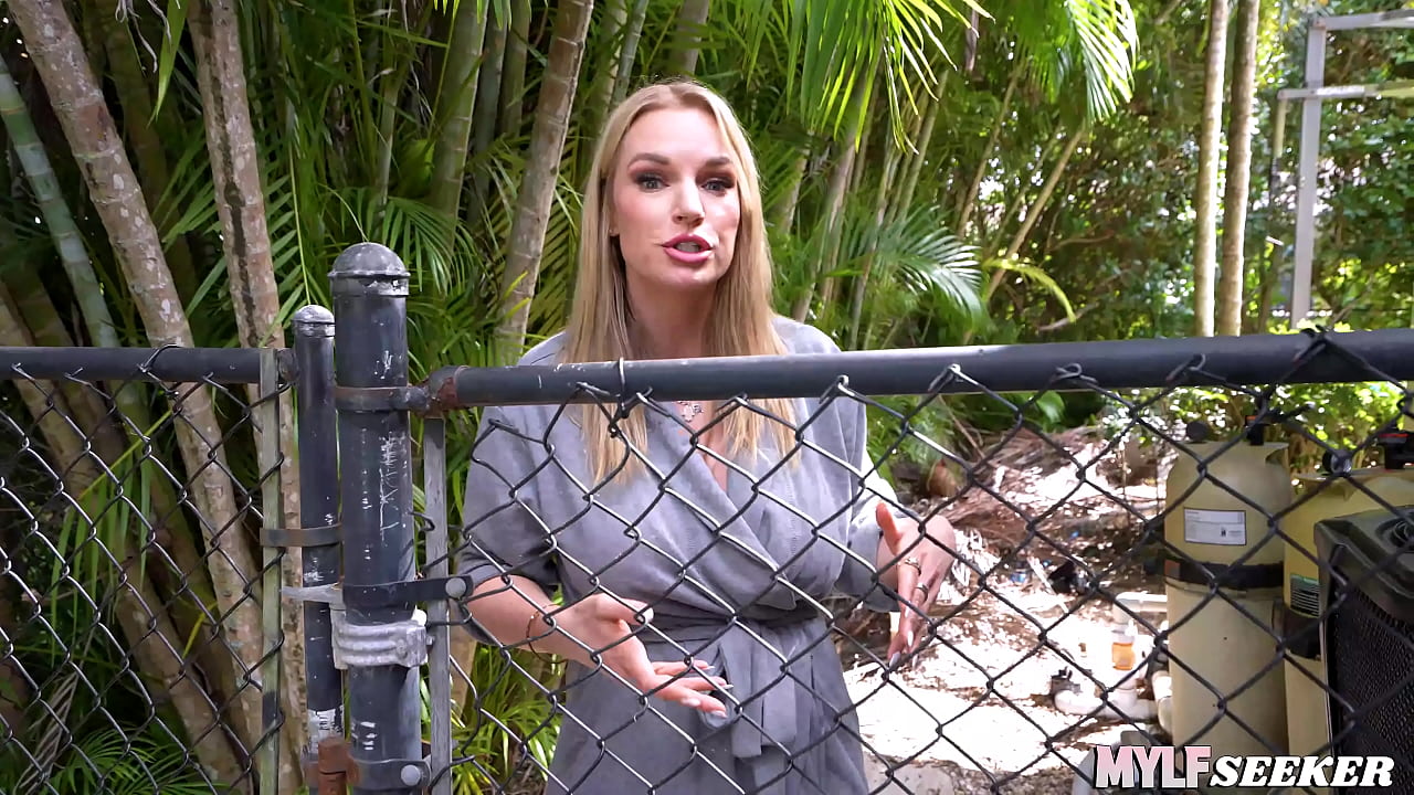 Spying On Rachel Worked Out!