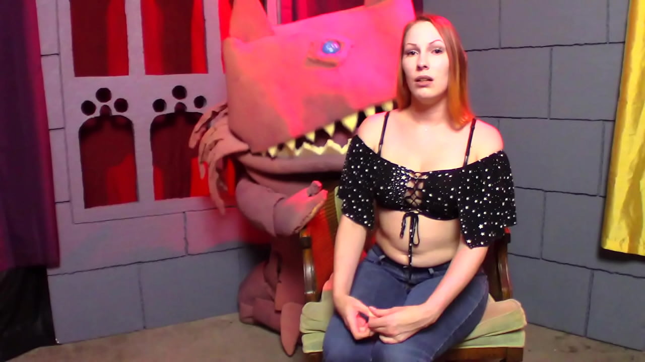 La Vore Girl dates 3 Monsters