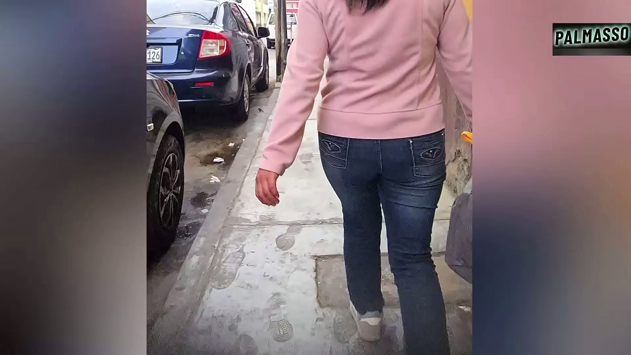 On the street and at the exit of the supermarket a stranger approaches me and convinces me to fuck him in exchange for helping me financially, I did not resist and accepted.