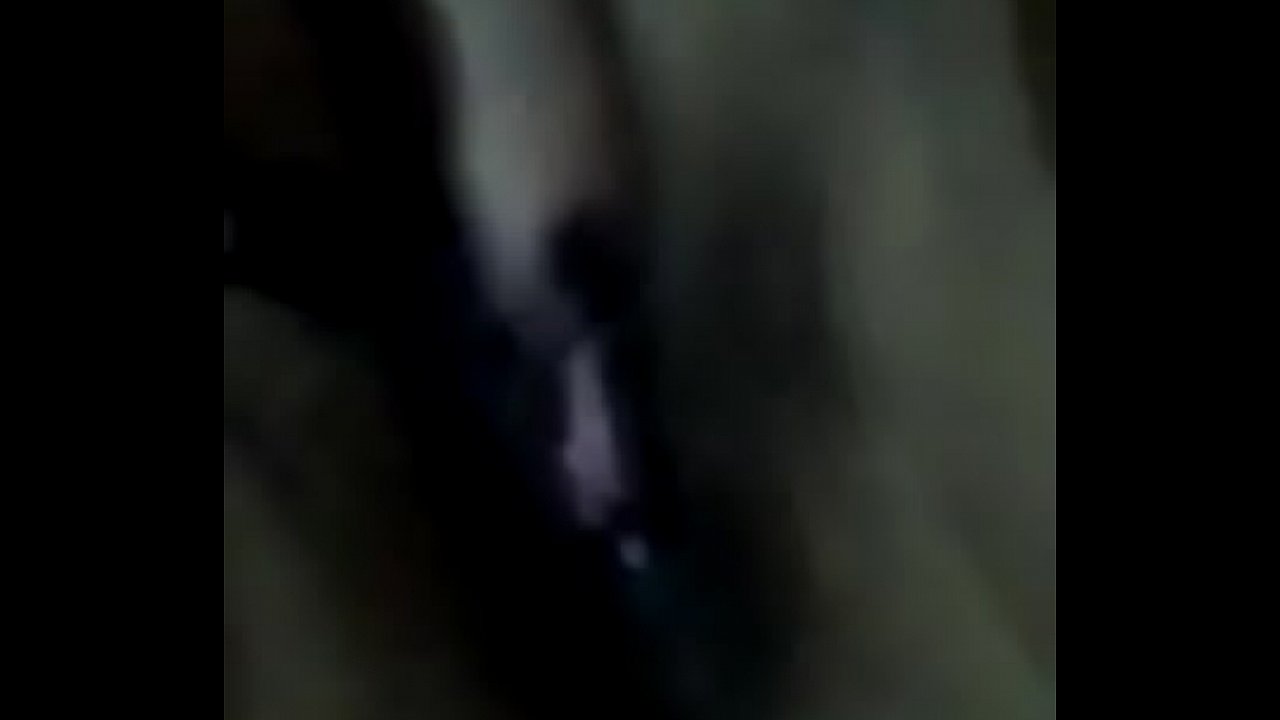 Casadinha com o dedinho na buceta