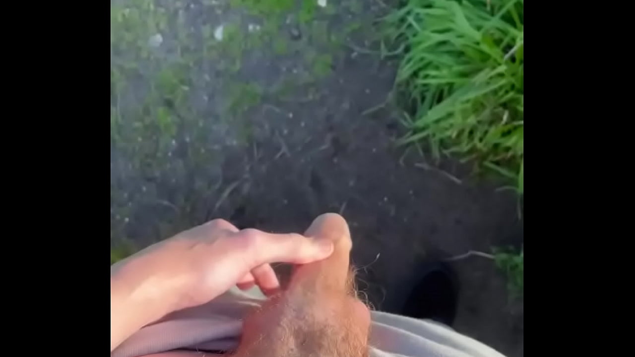 Lad in public jerking off while out cruising //