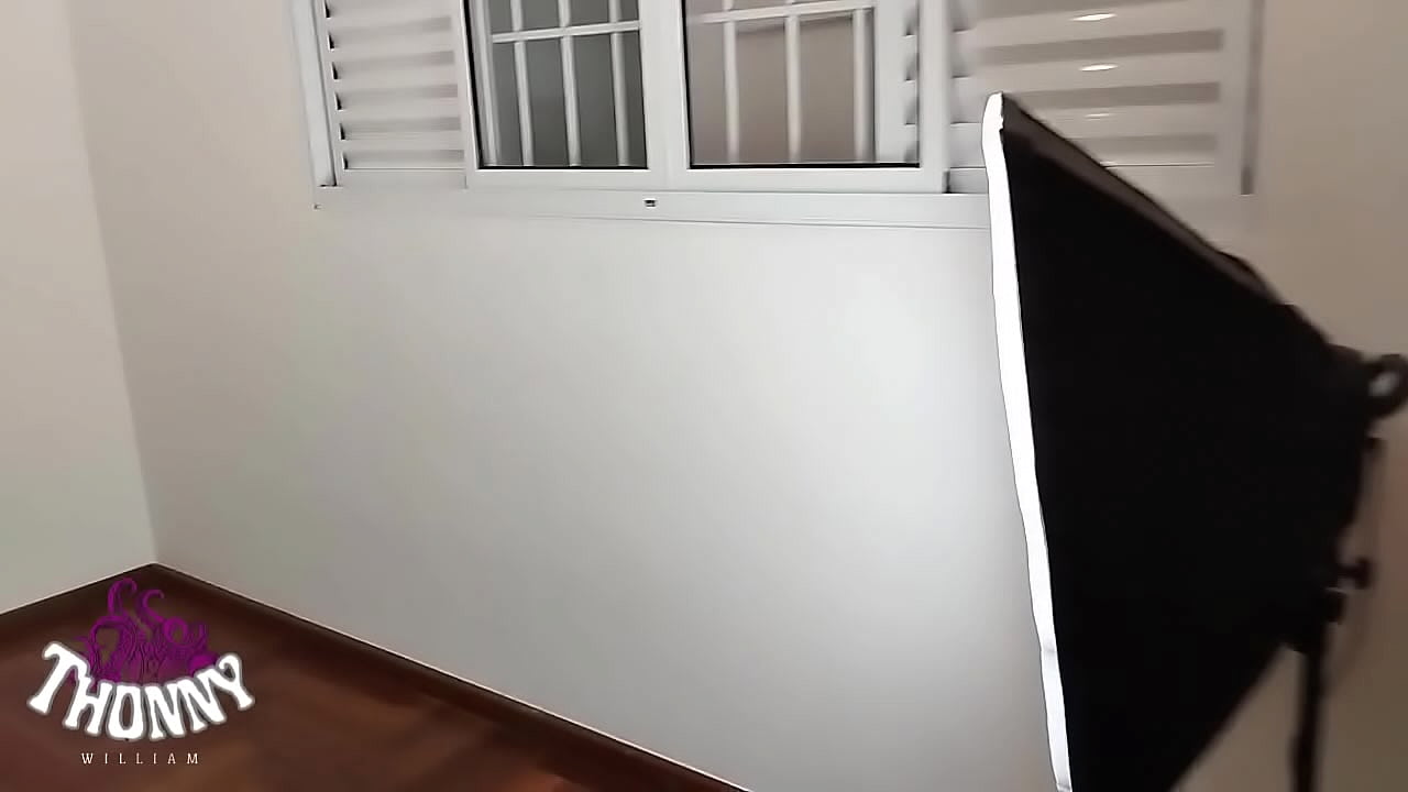 ABATEMOS A MORENA EM SUA CASA