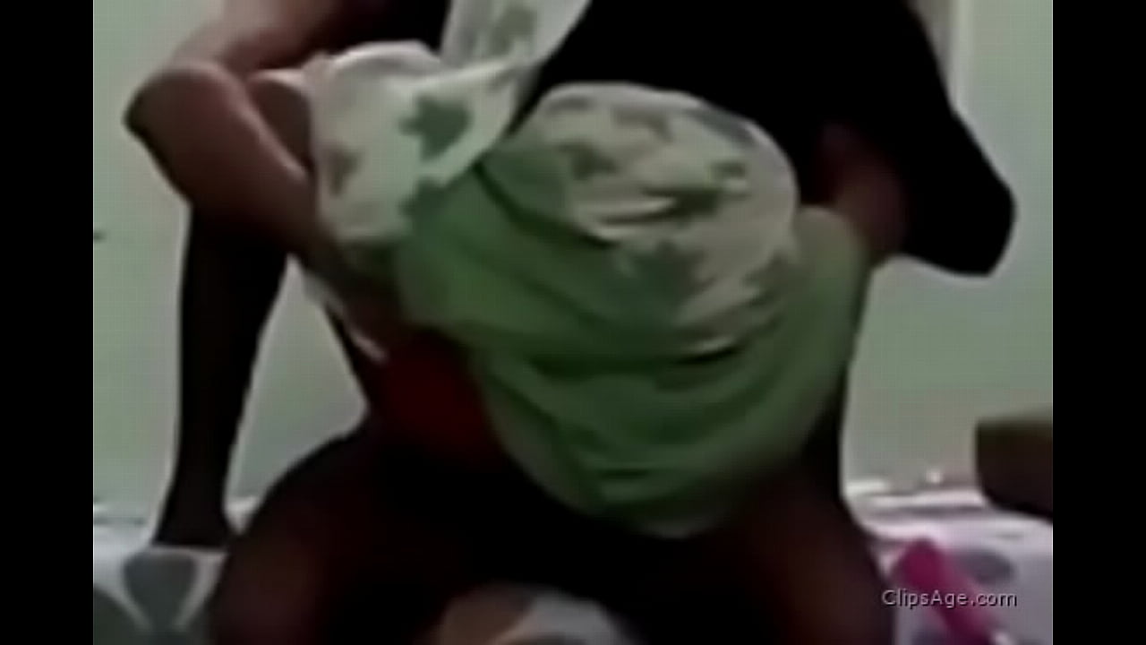 Desi with her saree lifted up and riding session video clip