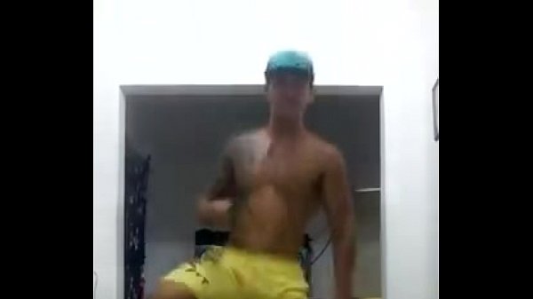 novinho gostoso dan&ccedil;ando gostoso