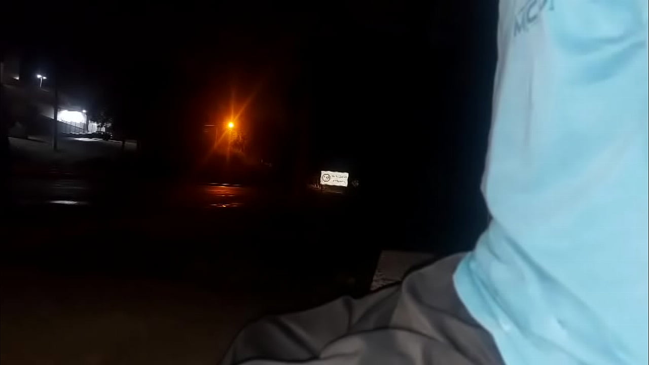 S&eacute;rio !! Eu corro o risco de colocar meu pau na frente dessa mulher esperando o &ocirc;nibus ... Como ela vai reagir?