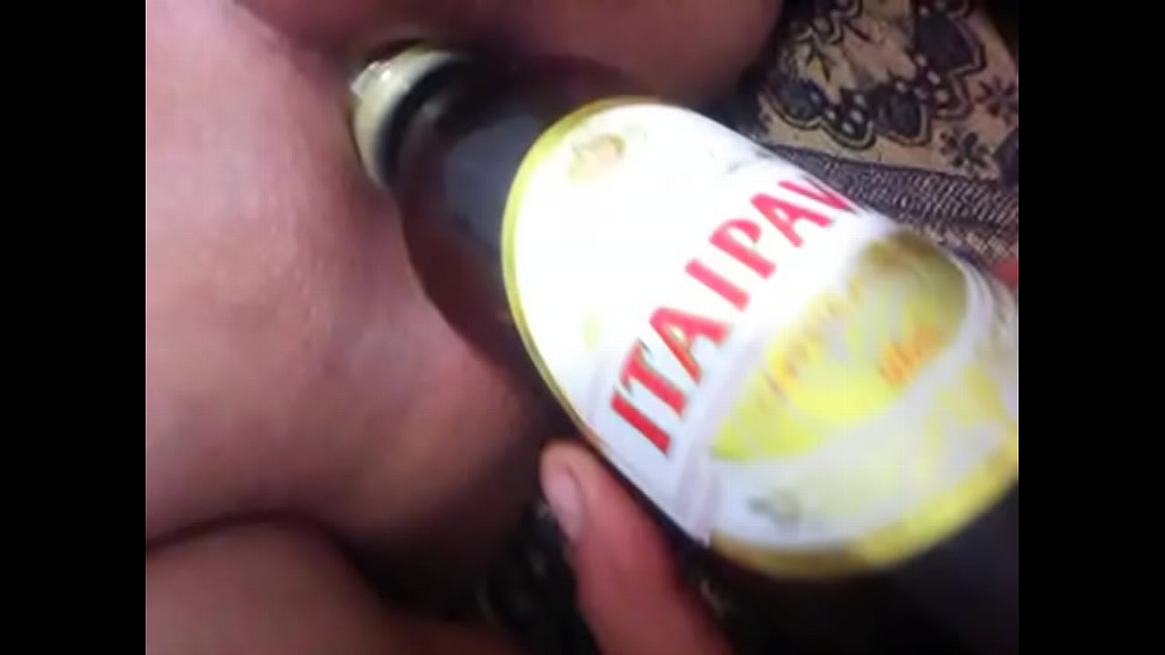 Biro Biro dando aula de cerveja