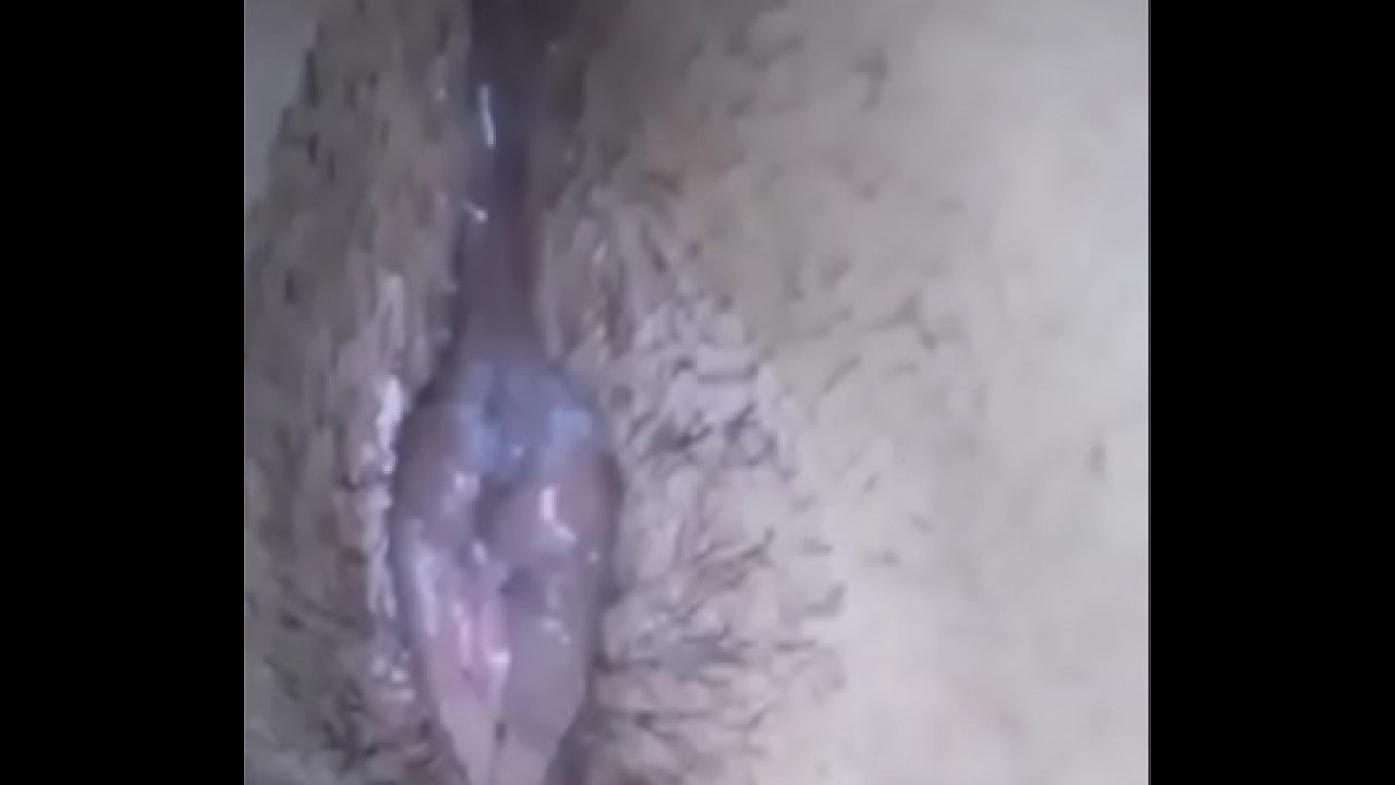 Novinha da bucetinha peluda se matando de prazer