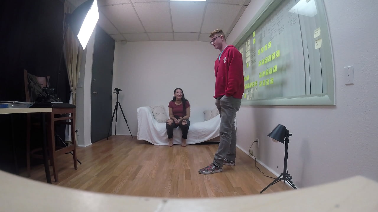 Pornstar Sucks a Lucky Fan's Cock