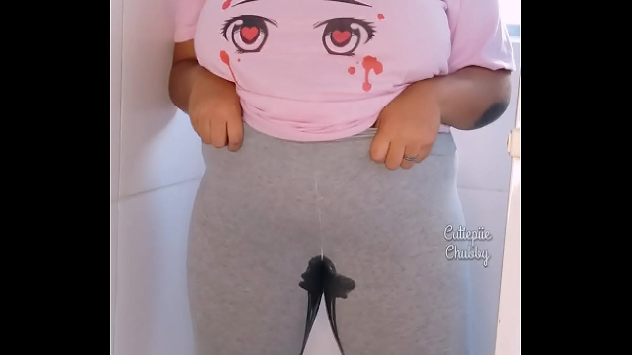BBW Ebony Peeing on Leggings