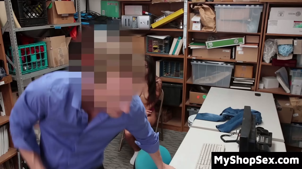 LP Officer Was Interrupted for an Urgent Call - Myshopsex