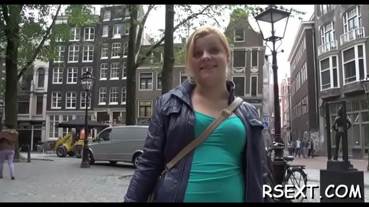 Girl gives hand and orall-service