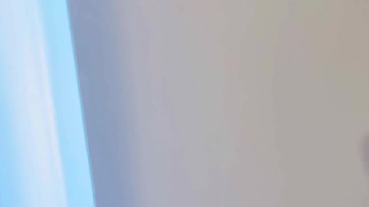 La hijastra es follada mientras est&aacute; atrapado en la lavadora