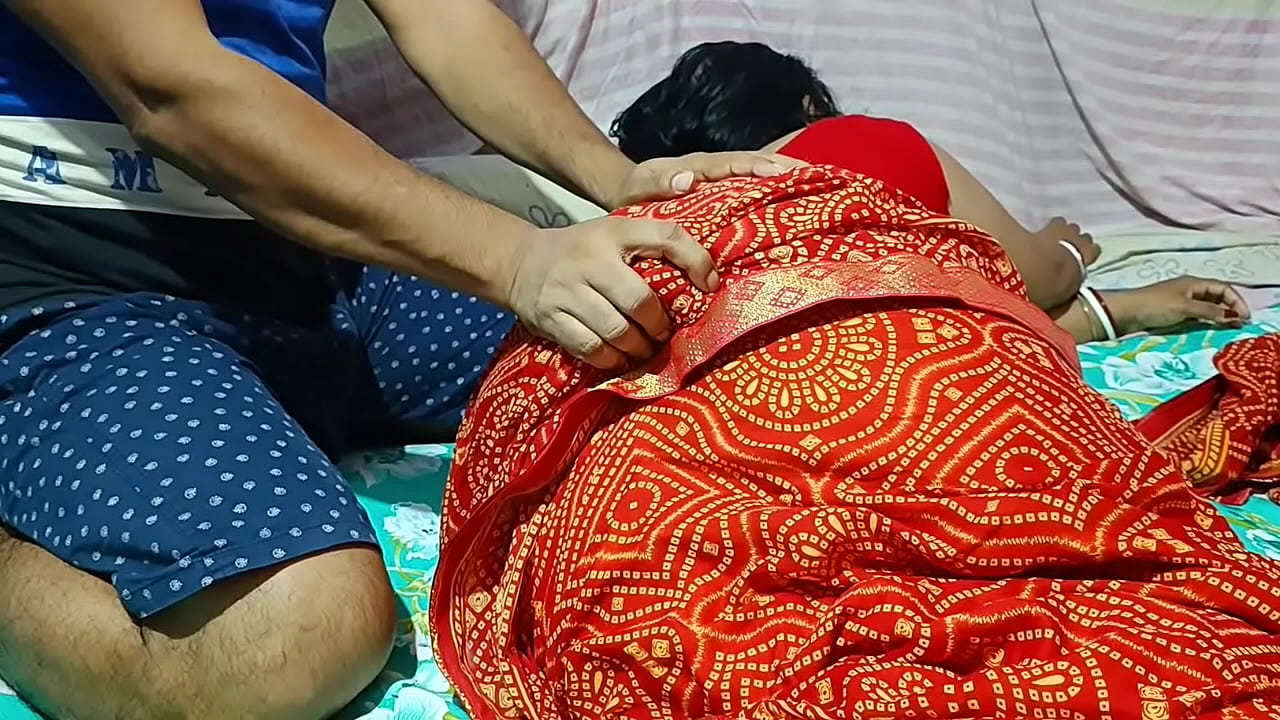 Indian Housewife in Saree hot romance