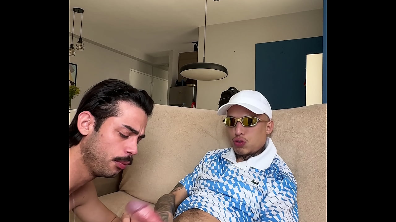 O CUZINHO DELE FICOU MOLHADINHO IGUAL BUCETA DE TANTO LEVAR ROLA