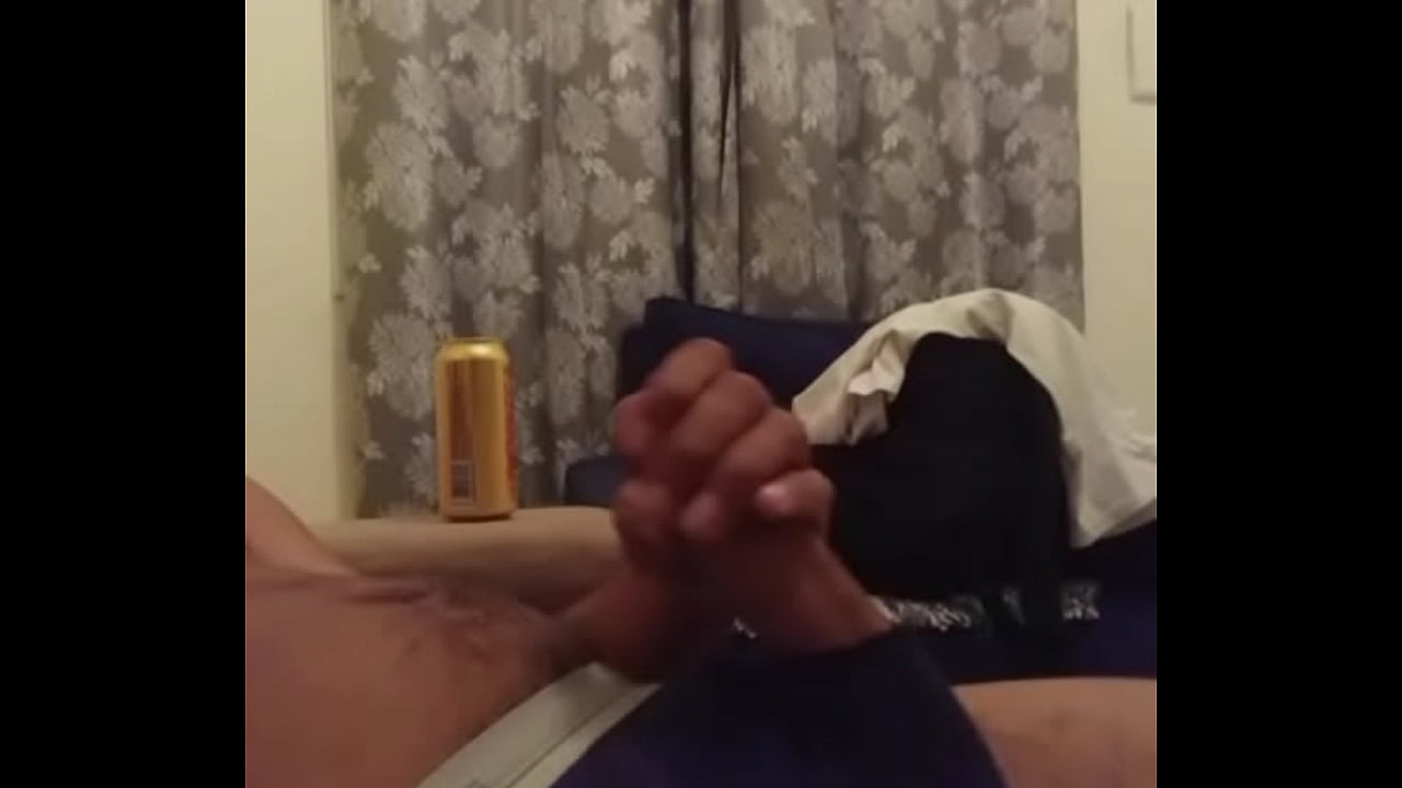 Pau duro at&eacute; tomando cerveja quero v&ecirc; a mulher q derruba esse caralho