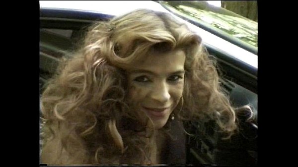 Sperma-Traudl ganz in Lack. Sie wird als Sperma-Bunker benutzt