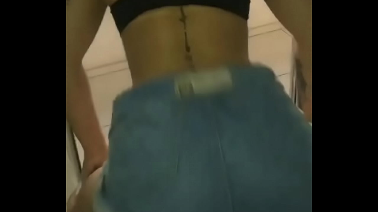 Gata gostosa dan&ccedil;ando funk