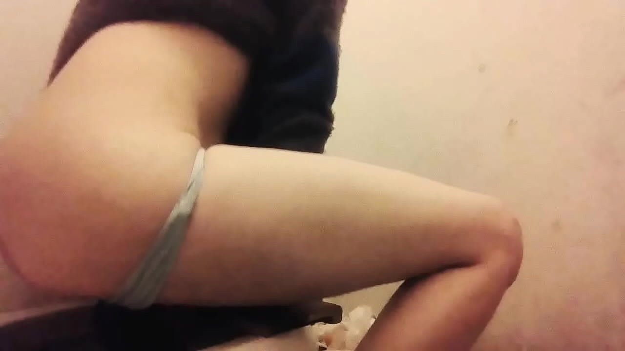 Masturbandose en el ba&ntilde;o