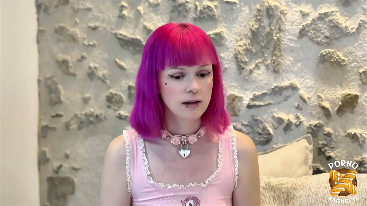 Lily, bombe atomique, ne jure que par la baise hard !