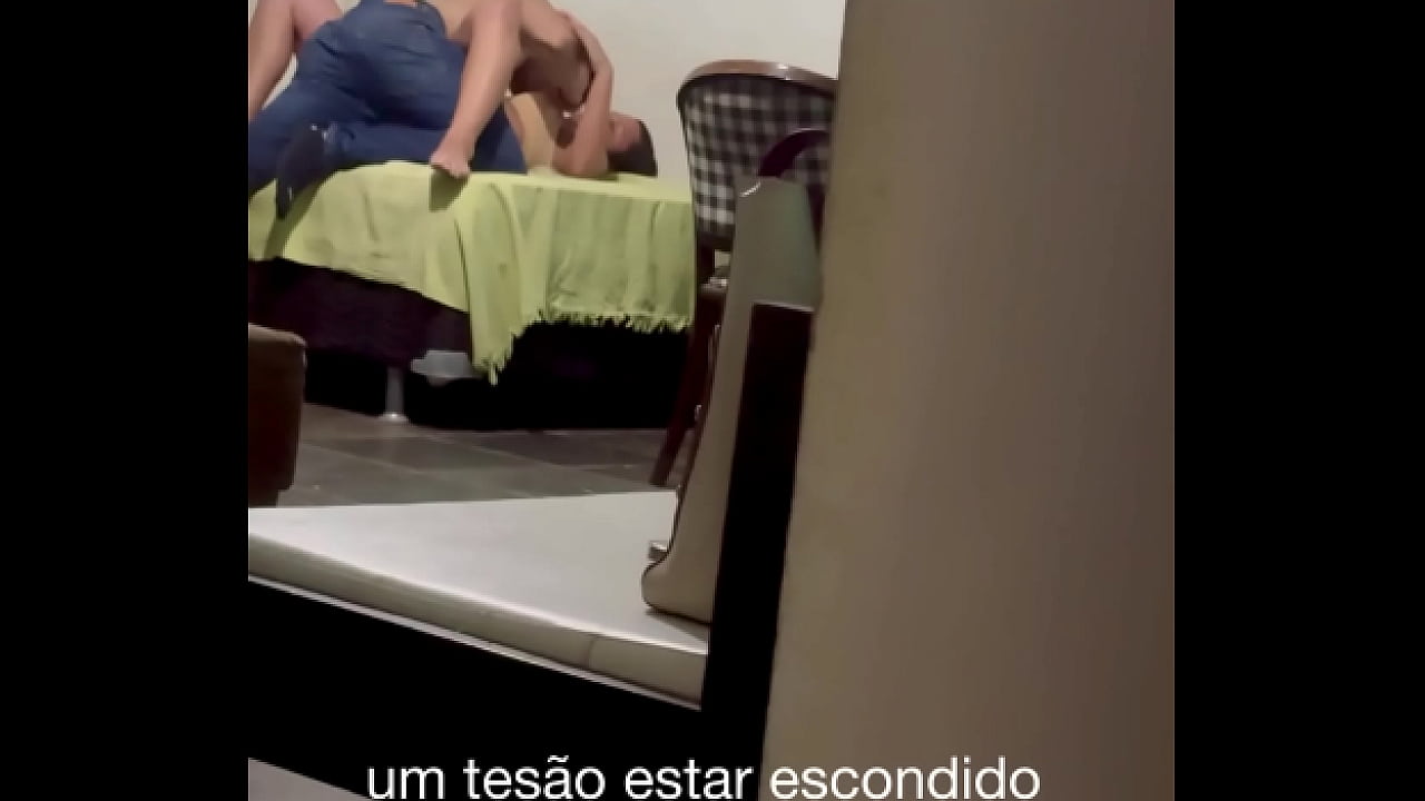 Belinha seduziu o aluno, levou pra casa e o corno filmou tudo escondido na dispensa