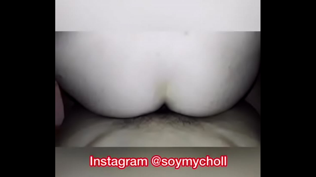 Follan en cama de sus t&iacute;os