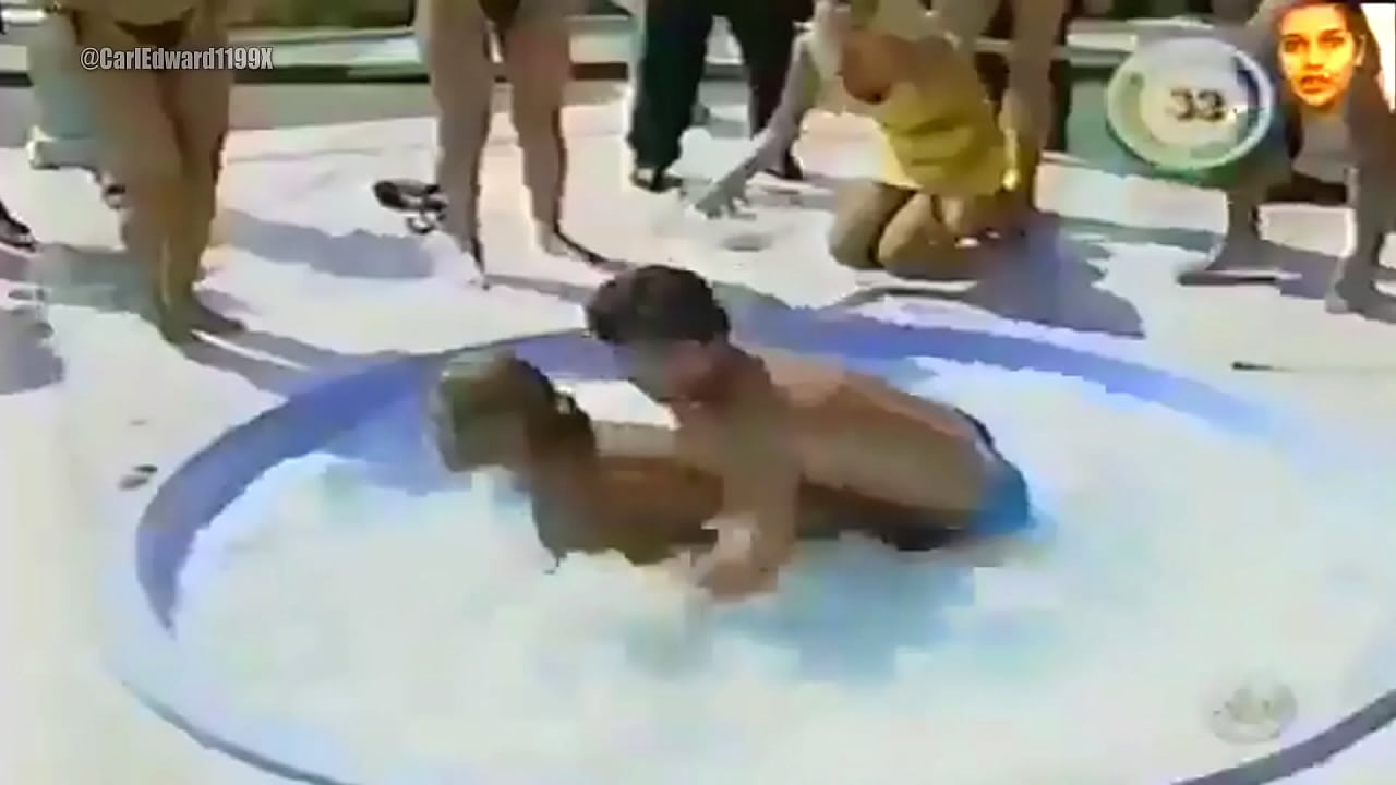 Domingo Legal - Grupo Banana Split participando da prova da banheira