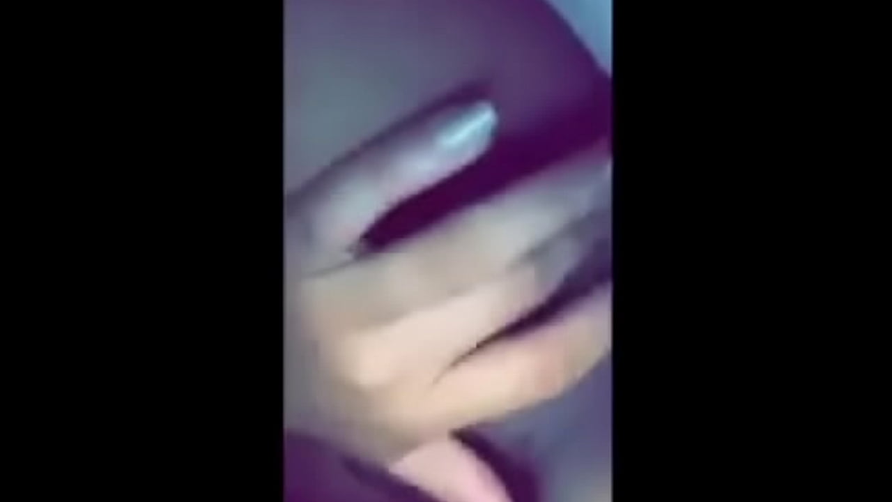 Astrid Abreu masturb&aacute;ndose