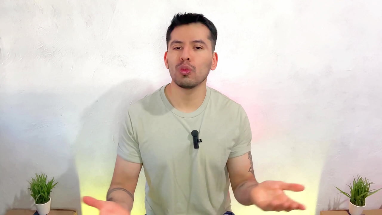 Empleados de cafeteria aprovechan la noche al cierre para chuparse la verga en el trabajo!