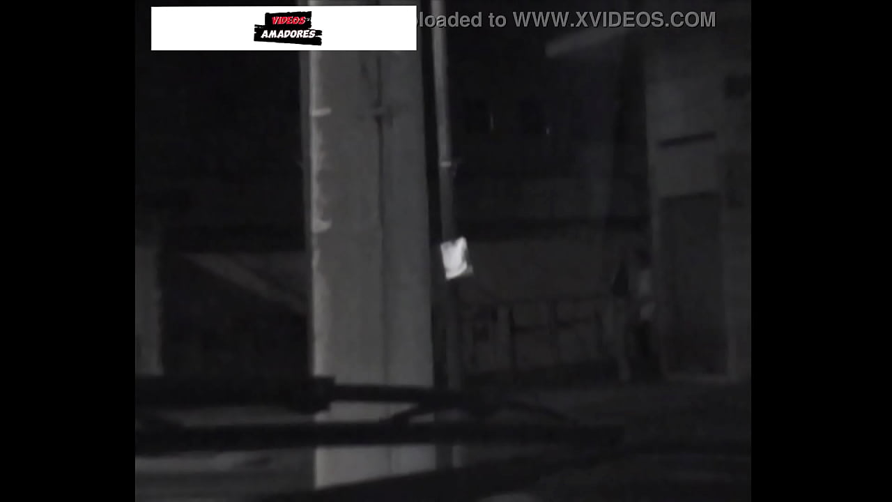 Corno voyeur manda esposa fazer sexo com desconhecido na rua