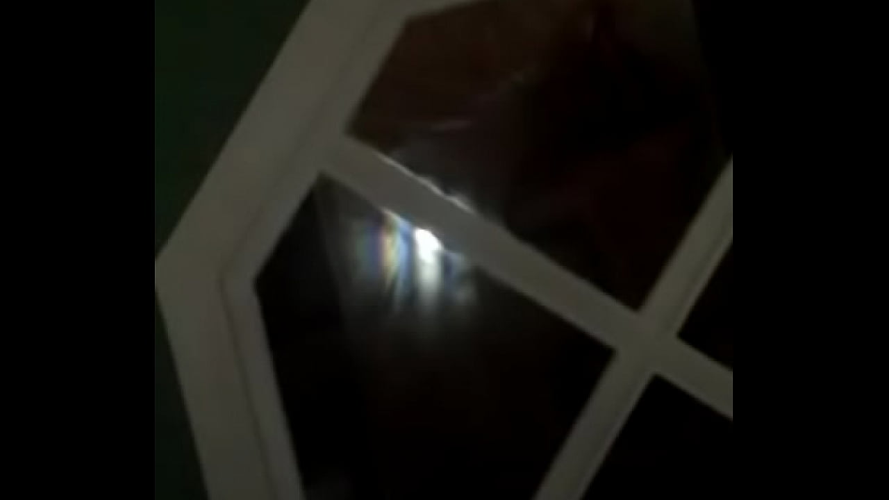 Gemendo alto dando o cuzinho