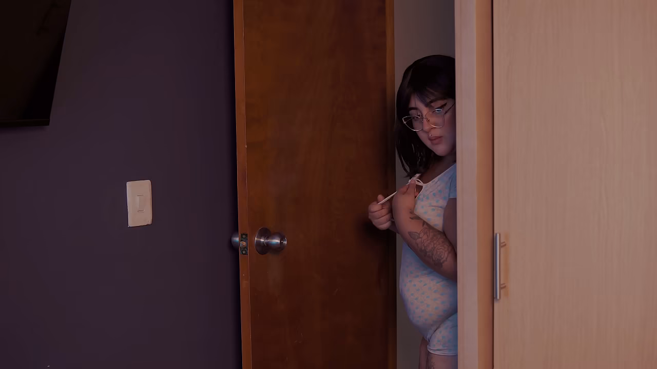 Mi hermanastro vuelve a la habitacion y mi novia lo seduce, los encuentro y me excita verlos