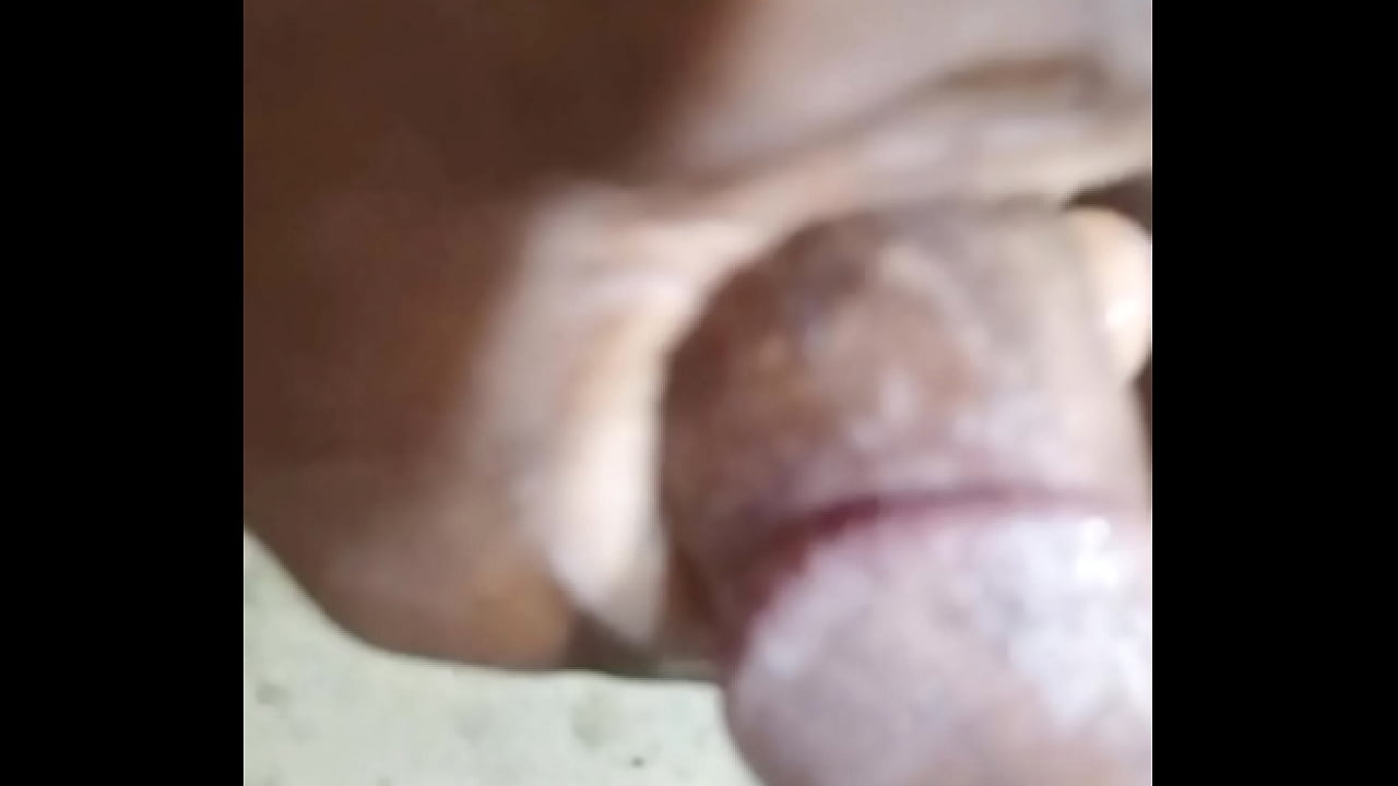 Wetjuicypussy1 a Nigerian girl ask this man to give her 20,000 for sex and the man do not have the money,him has to go on masupaytion in his house