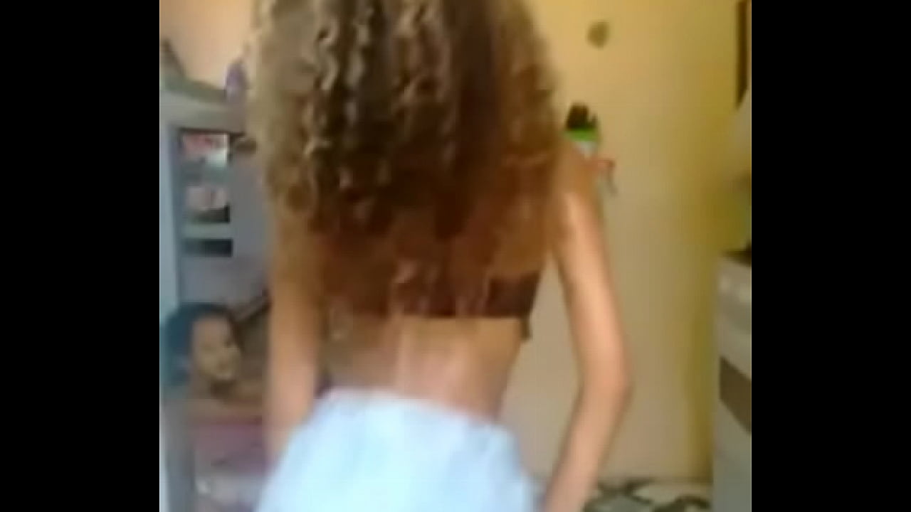 Novinha safada dan&ccedil;ando funk