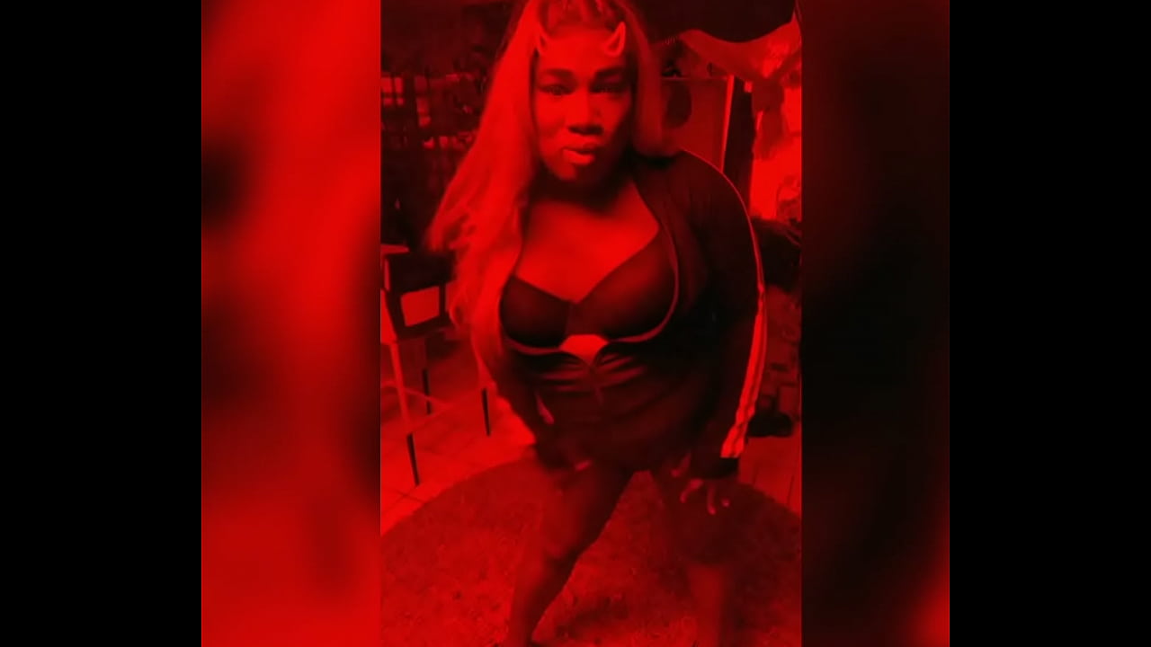 tiffany jones aka neomi dancing and show off her pussystick