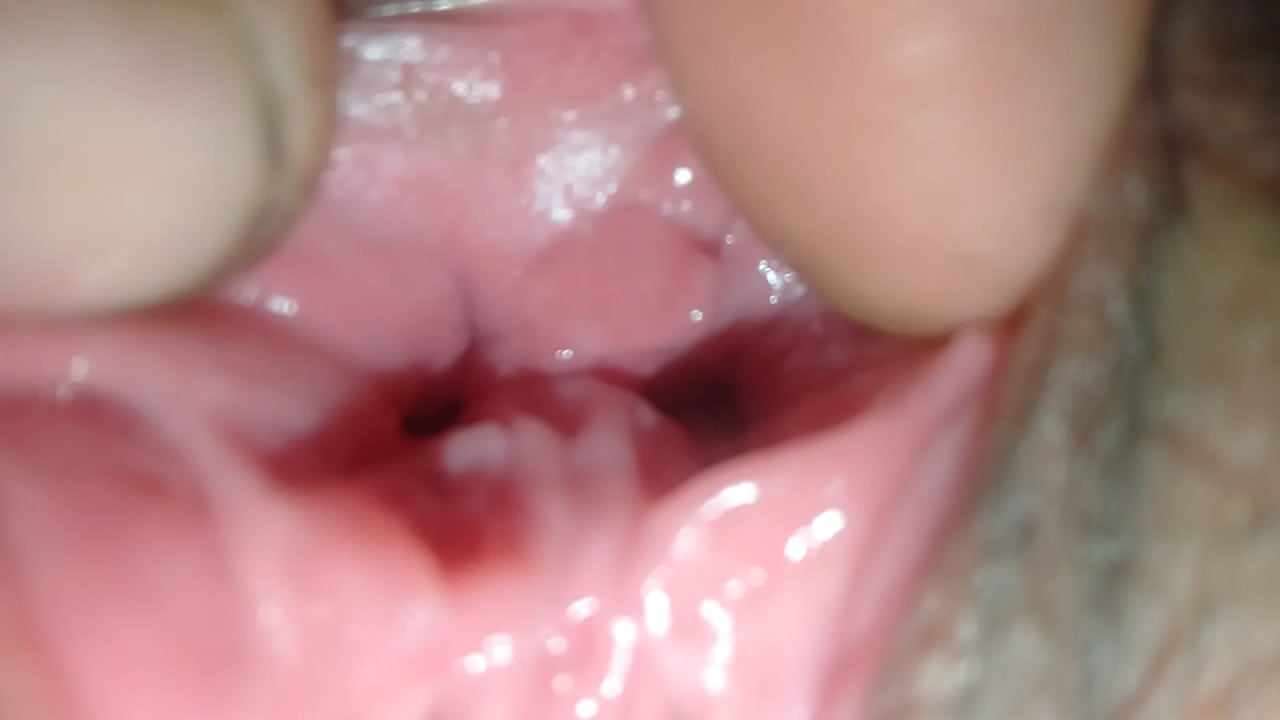 เธอเงี่ยนจับแหกหีเอานิ้วแหย่แตดจนน้ำแตกเต็มรูหีน่าเลียมาก