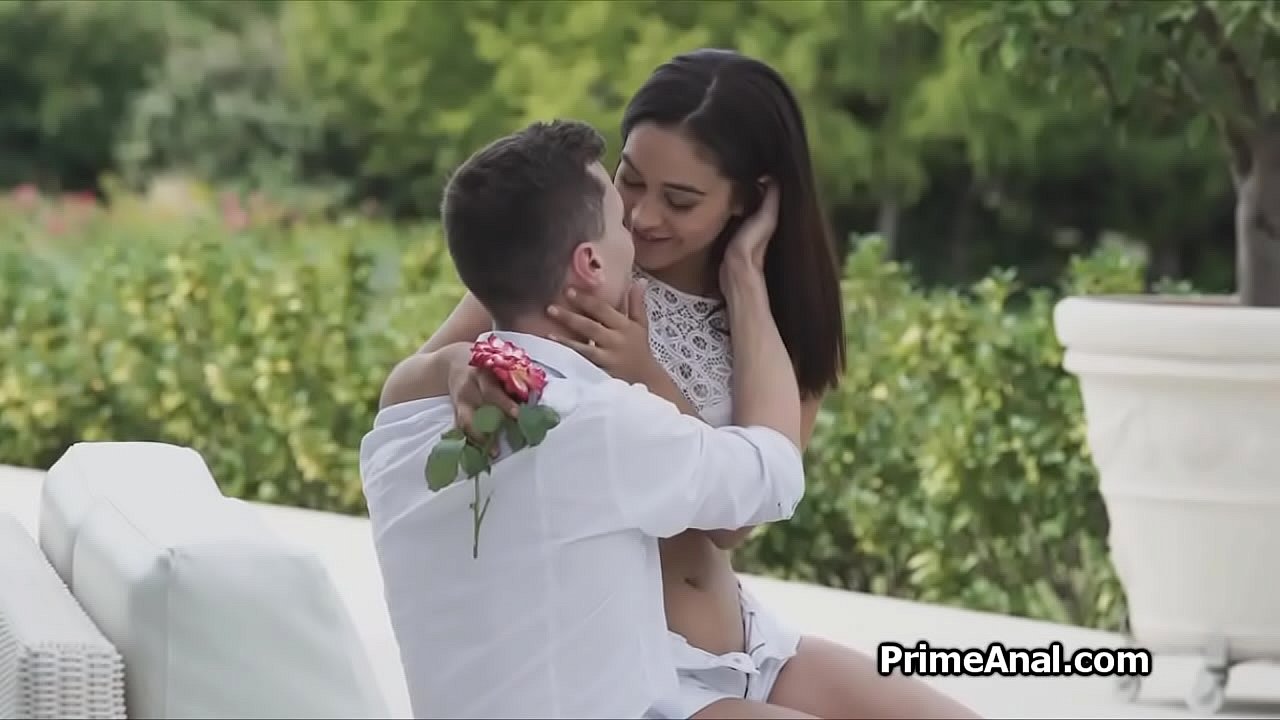 Latina girlfriend ass fucked in the garden