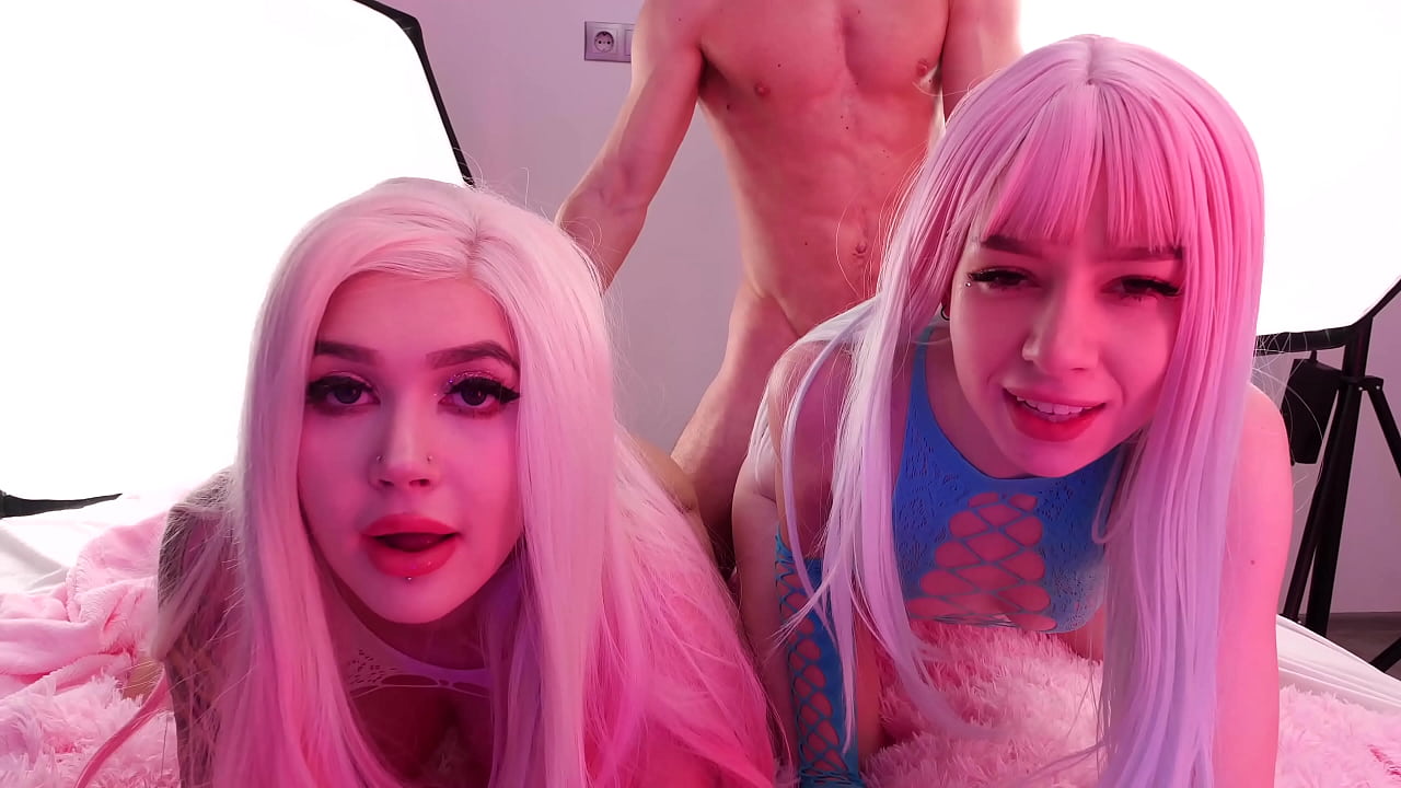 Double anal threesome with two girls