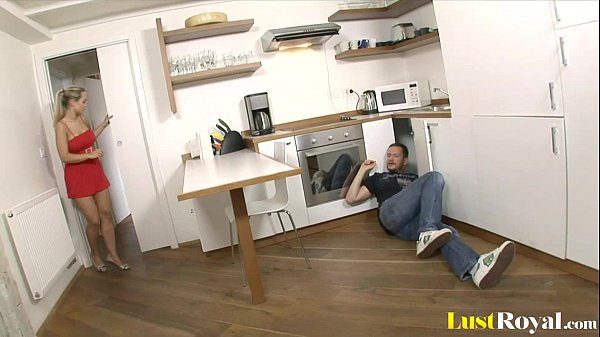 Lucky dude bangs wet pussy