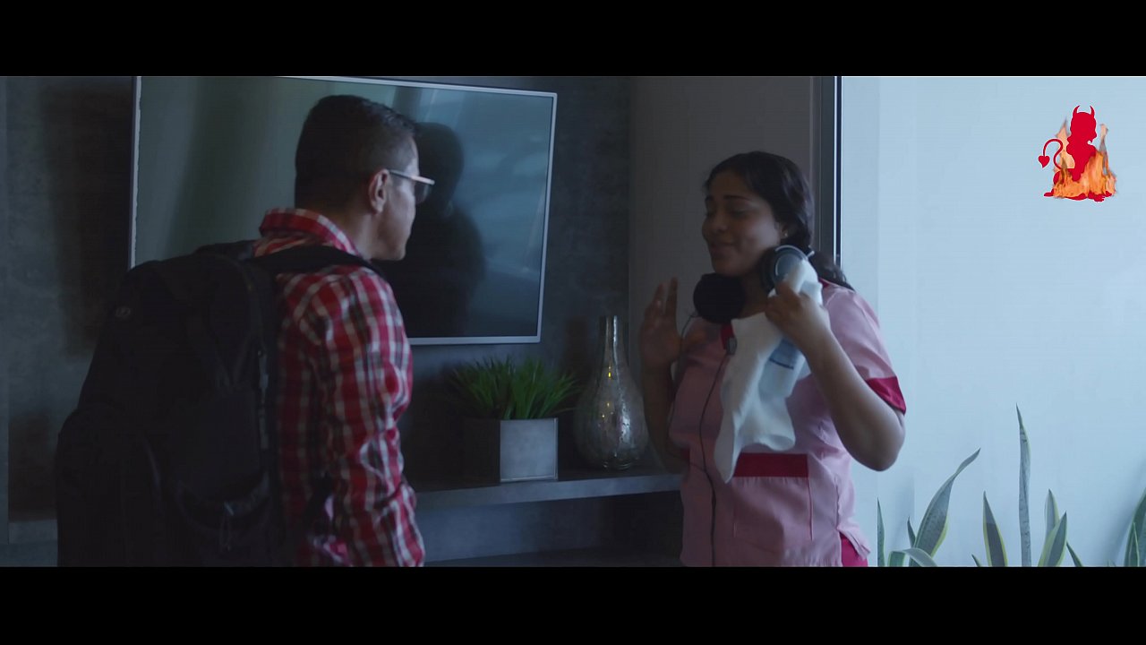 mucama follada en sala por el jefe