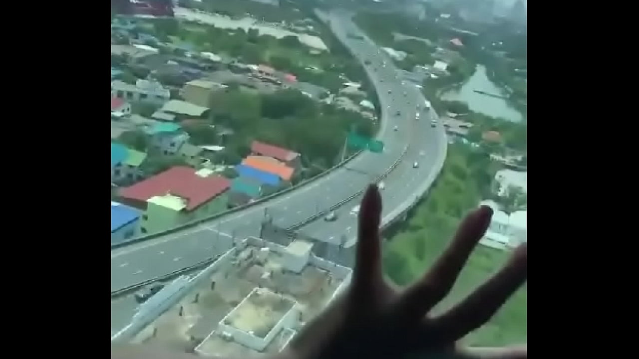 PRIMA GEMENDO GOSTOSO E GOZANDO NO MEU AP&Ecirc;