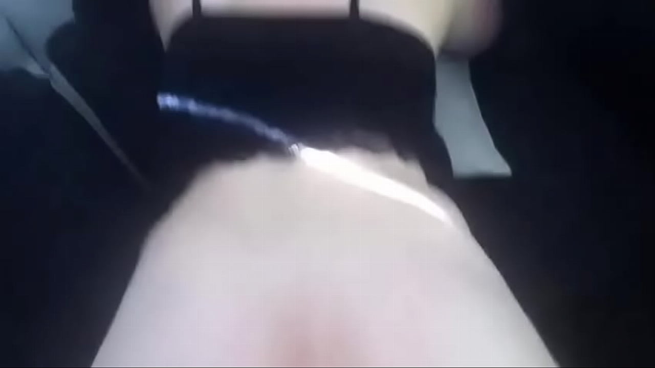 dutch Brunette schrikt: haar nieuwe negervriendje is nogal fors geschapen