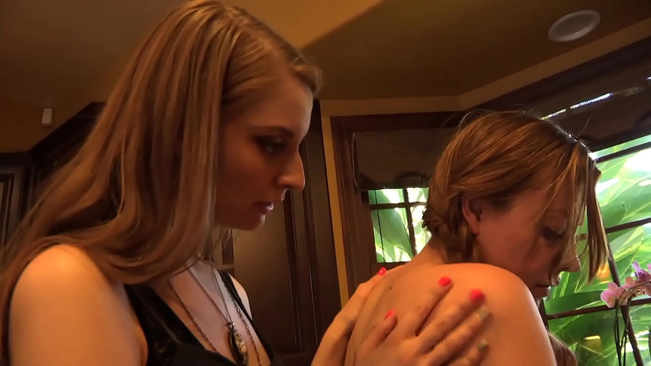 MATURE MILF HOUSEWIFE COUGAR LESBIAN PORN XXX