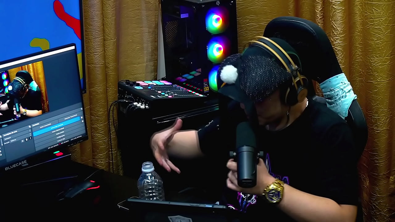 O Ruan se apaixonou nas convidadas, com certeza estava de pau duro vendo os peitinhos delas! - Emy Tatuada & Tifany Rocha Podcast P&aacute;pum no Barraco!