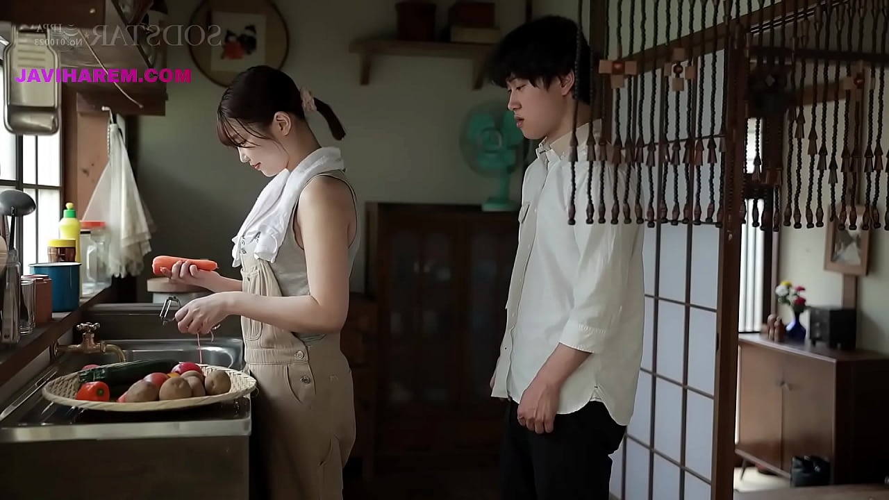 Peituda ajuda estranho e acaba dando a buceta - LEGENDADO