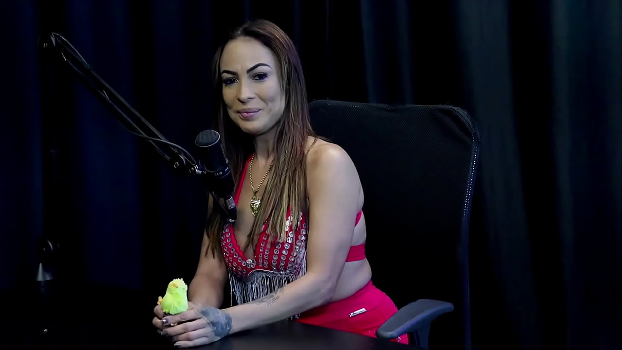 D&aacute; oportunidade para f&atilde;s, n&atilde;o grava fetiches nojentos, deu pra um ex, disse suas comidas favoritas, e quem pegaria... - Belinha Baracho (WATCH ON: SHEER/RED)