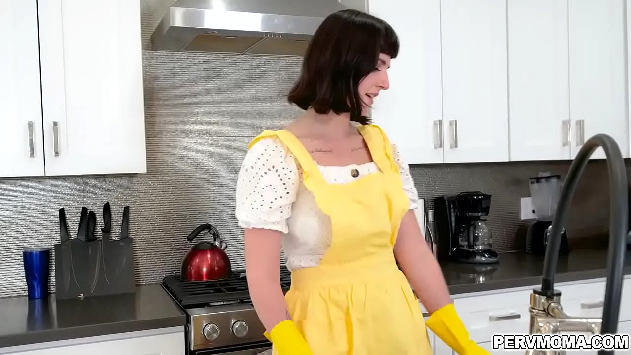 Hot sexy stepmom Jane Dove show her stepson her yummy tits while she gives him a blowjob