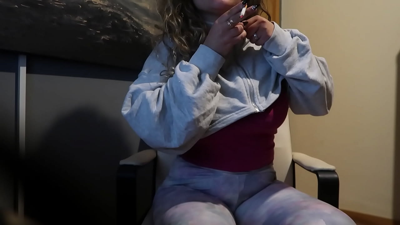 THICK TEEN WHILE TALKS