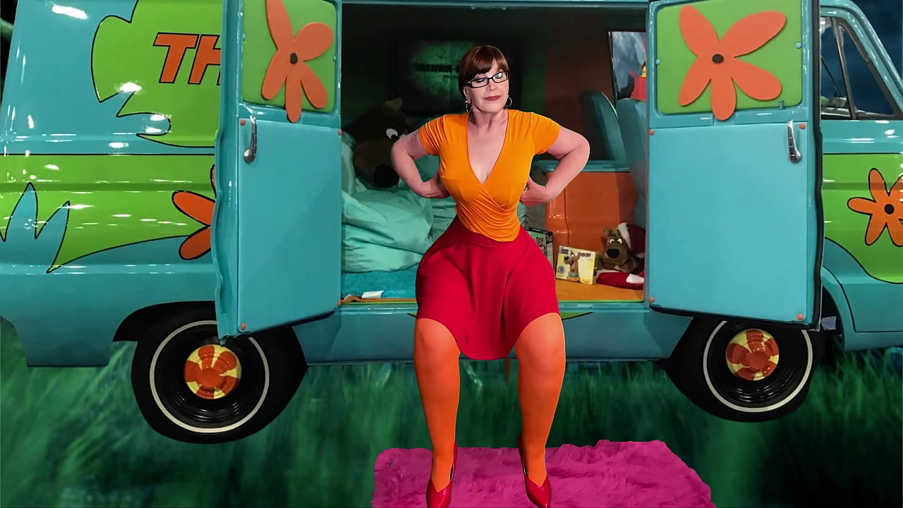 Mature Gilf Scooby Doo cosplay fucks but can't keep up