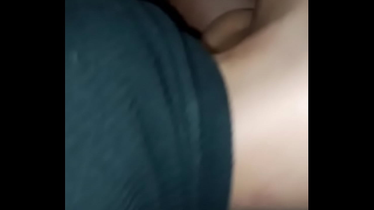 Pembantu asal Indonesia relakan memeknya di ngentot majikannya demi uang tambahan